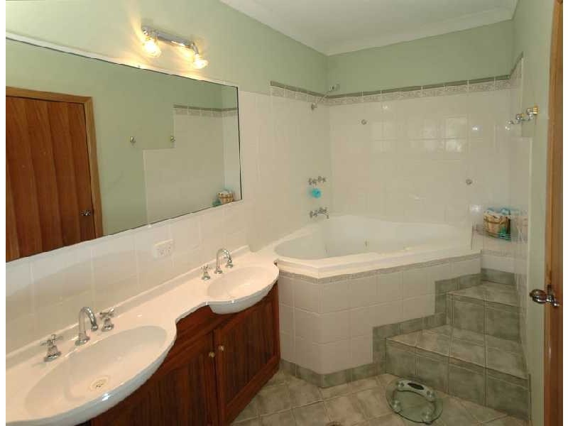 735 The Narrows, Mount Larcom QLD 4695