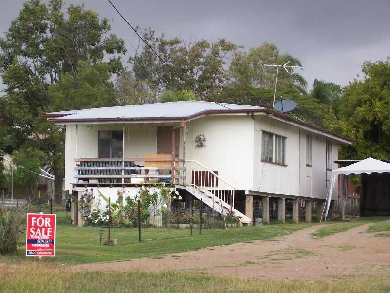 27  Raglan Street, Mount Larcom QLD 4695