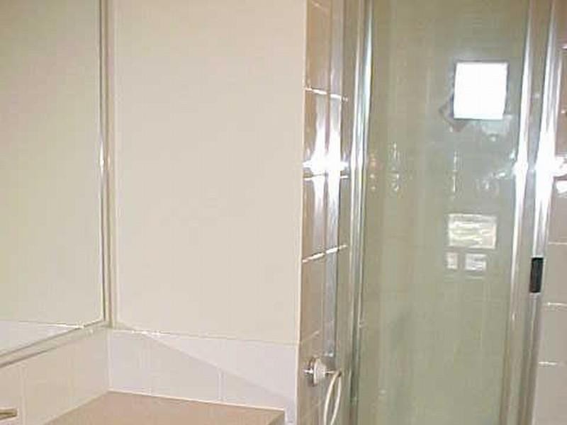 1/4 Cowlishaw Street, Newstead QLD 4006