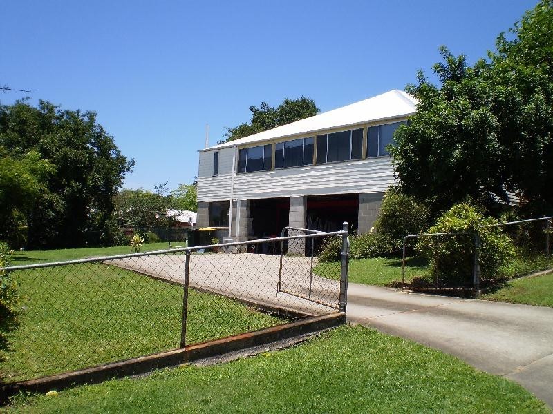 14 SEVENTH AVENUE, Windsor QLD 4030