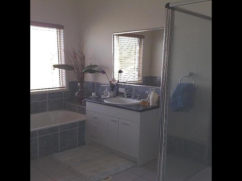 Eatons Hill QLD 4037