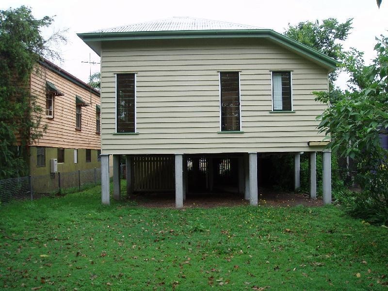 16 VERNON STREET, Nundah QLD 4012