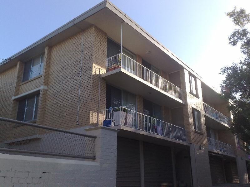 2/82 RACECOURSE ROAD, Ascot QLD 4007