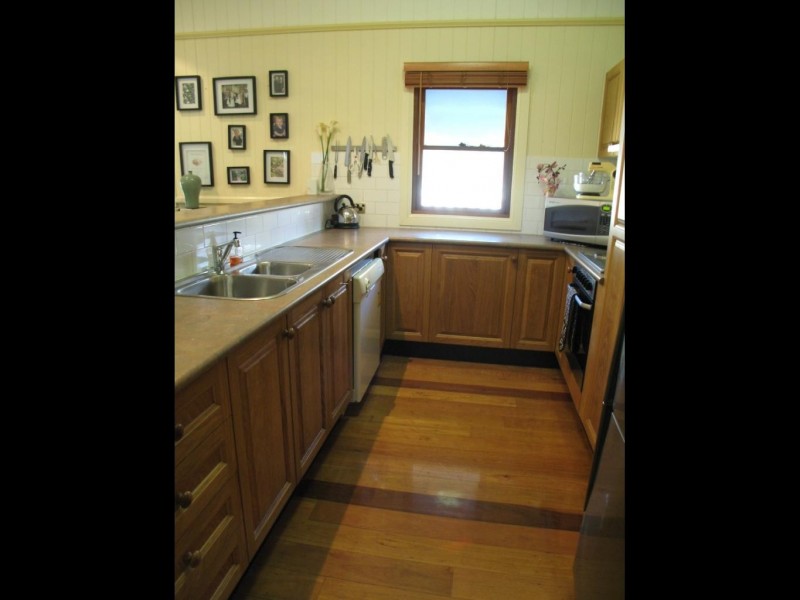 22 IVY STREET, Toowong QLD 4066