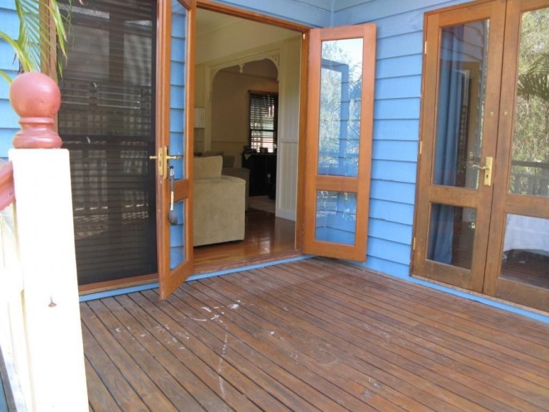 22 IVY STREET, Toowong QLD 4066