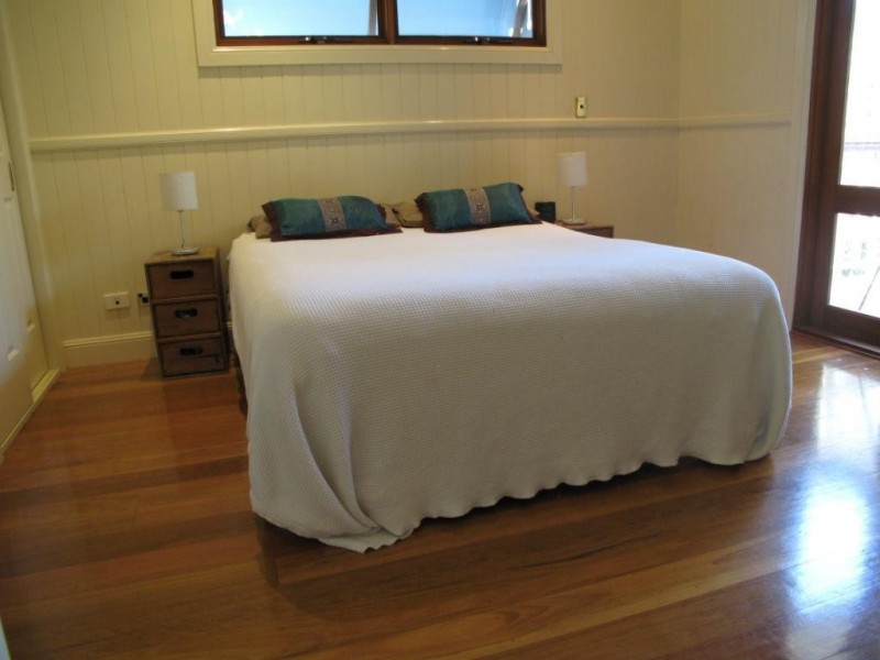 22 IVY STREET, Toowong QLD 4066