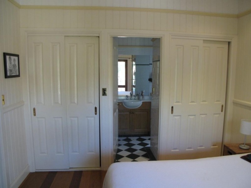 22 IVY STREET, Toowong QLD 4066