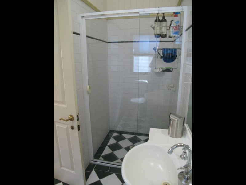 22 IVY STREET, Toowong QLD 4066