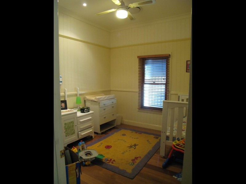 22 IVY STREET, Toowong QLD 4066