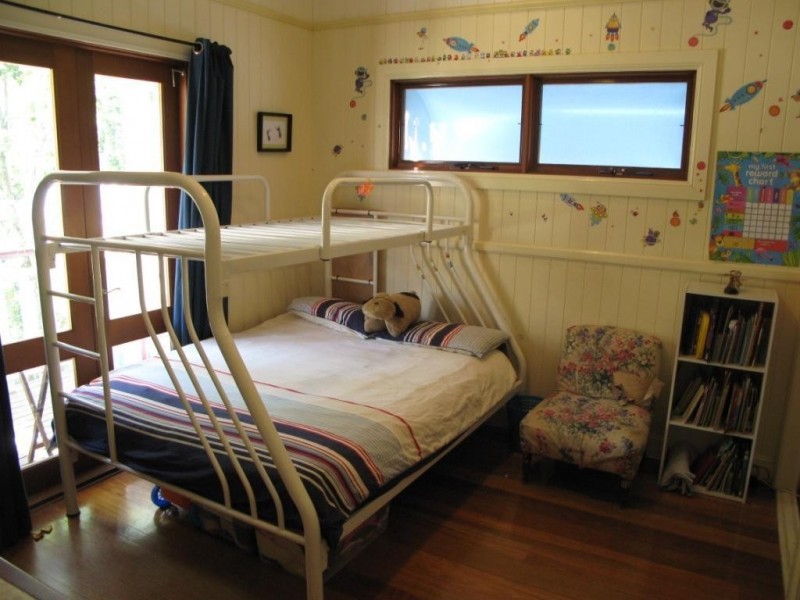 22 IVY STREET, Toowong QLD 4066