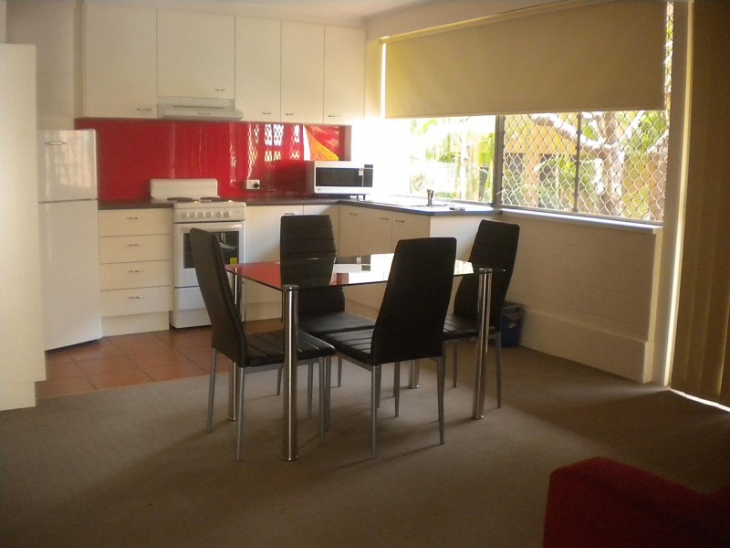 1/240 CARMODY ROAD, St Lucia QLD 4067