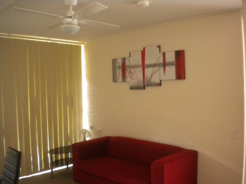 1/240 CARMODY ROAD, St Lucia QLD 4067