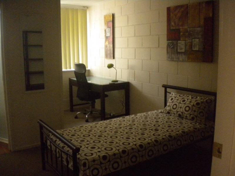 1/240 CARMODY ROAD, St Lucia QLD 4067