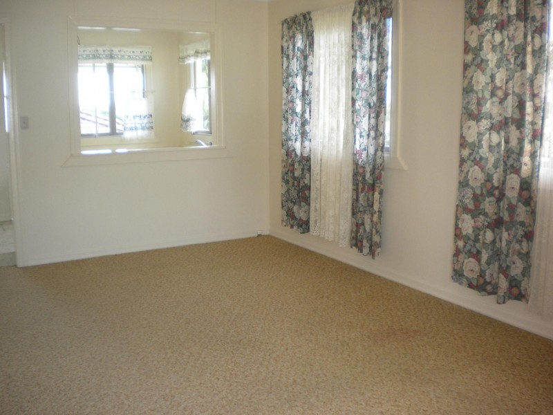 1 NUGENT STREET, Oxley QLD 4075