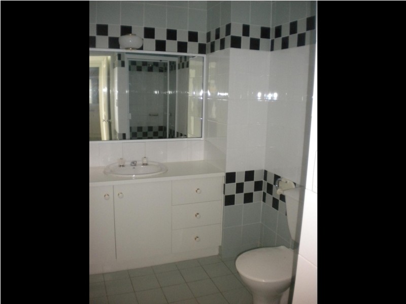 8/22 ASCOG STREET, Toowong QLD 4066