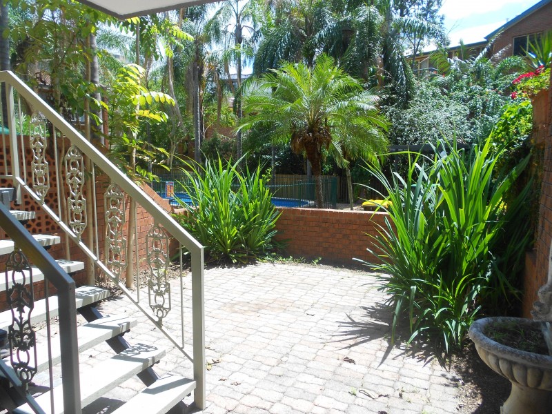 9/11 AUSTRAL ST, St Lucia QLD 4067