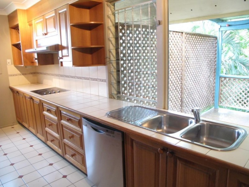 8 BALMORE STREET, Indooroopilly QLD 4068