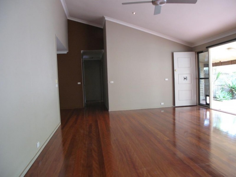 8 BALMORE STREET, Indooroopilly QLD 4068