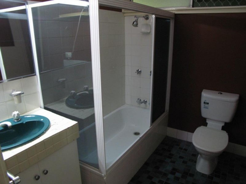 8 BALMORE STREET, Indooroopilly QLD 4068