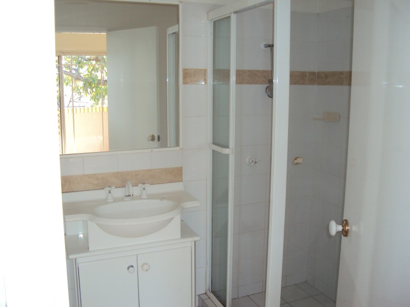 8/9 BERGIN ST, Milton QLD 4064