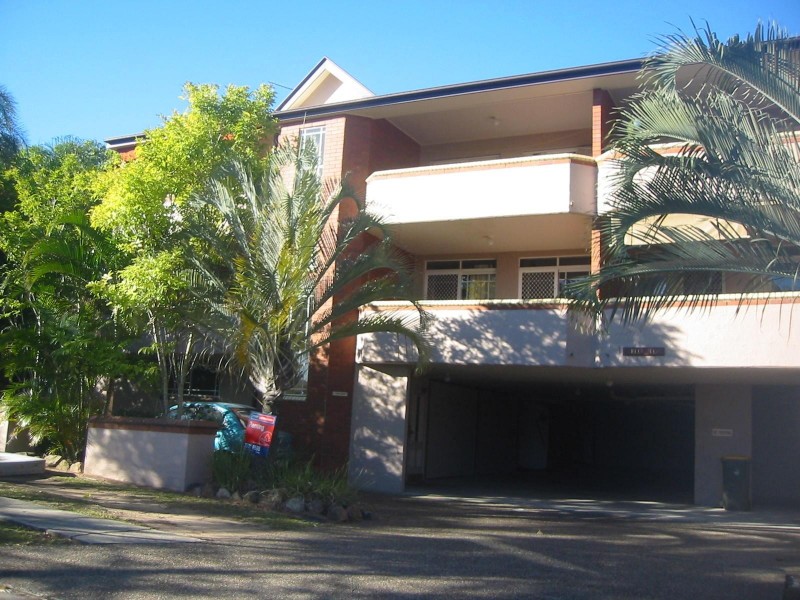 2/9 BERGIN ST, Milton QLD 4064