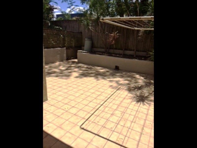 2/9 BERGIN ST, Milton QLD 4064