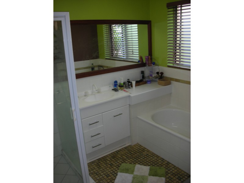 2/8 BRYCE STREET, St Lucia QLD 4067