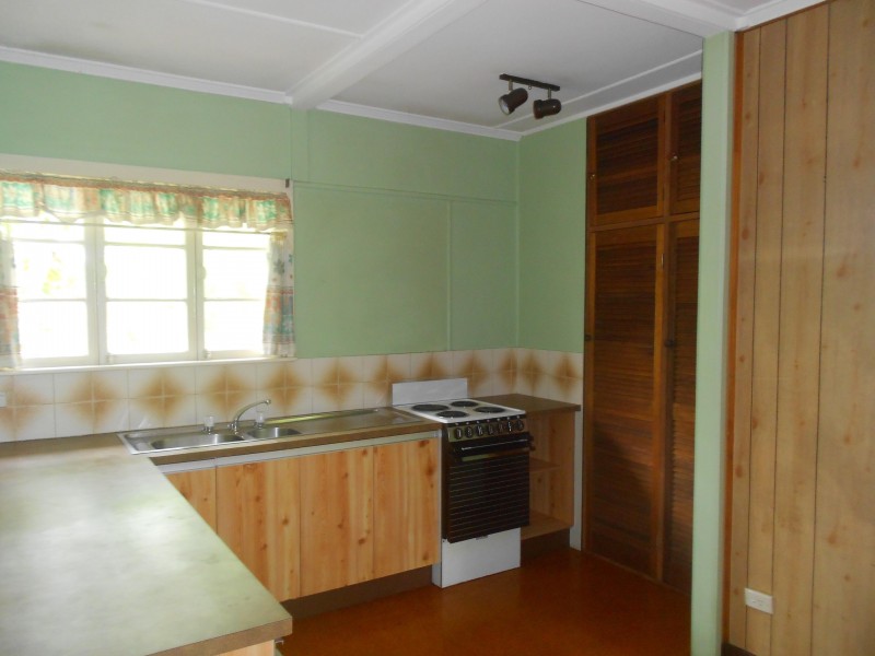 16 BURBONG STREET, Chapel Hill QLD 4069