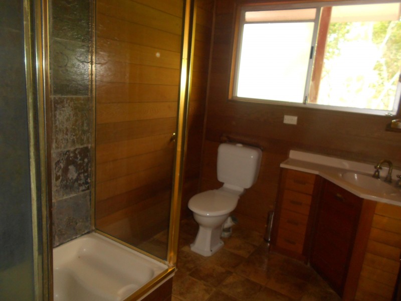 16 BURBONG STREET, Chapel Hill QLD 4069