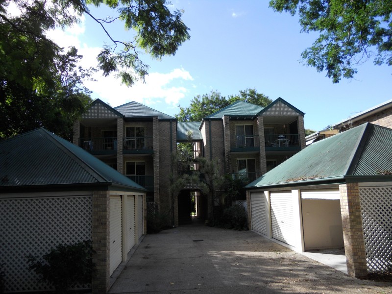 1/124 CARMODY RD, St Lucia QLD 4067