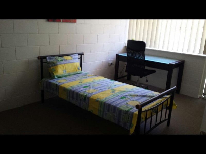 2A/240 CARMODY RD, St Lucia QLD 4067