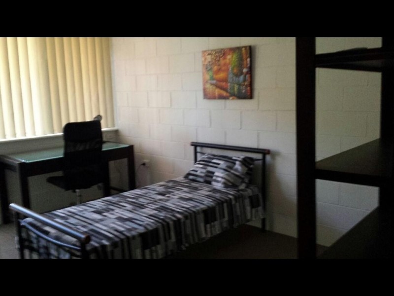 2B/240 CARMODY RD, St Lucia QLD 4067