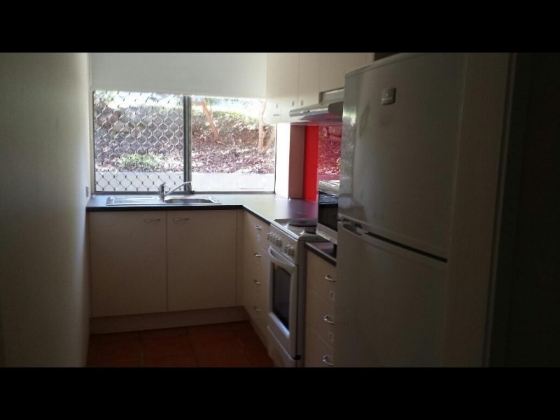 2B/240 CARMODY RD, St Lucia QLD 4067