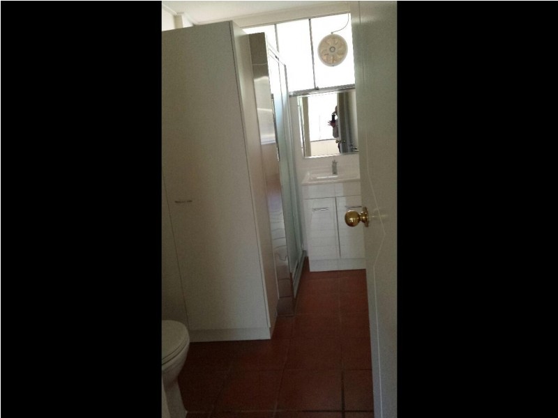 2B/240 CARMODY RD, St Lucia QLD 4067