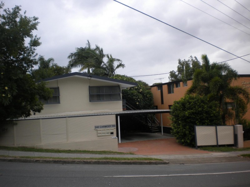3/240 CARMODY ROAD, St Lucia QLD 4067