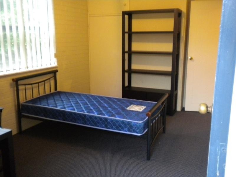 5A/240 CARMODY RD, St Lucia QLD 4067