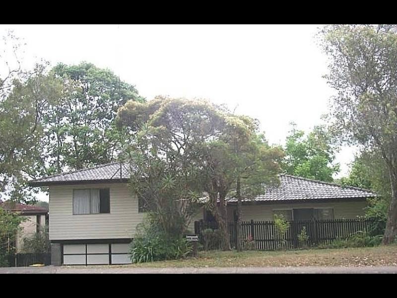 6 CHAPEL HILL RD, Chapel Hill QLD 4069