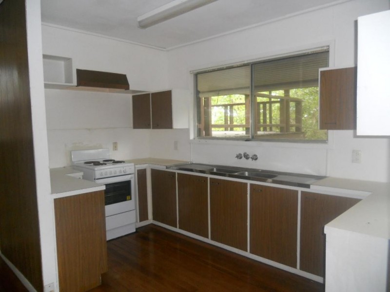 6 CHAPEL HILL RD, Chapel Hill QLD 4069