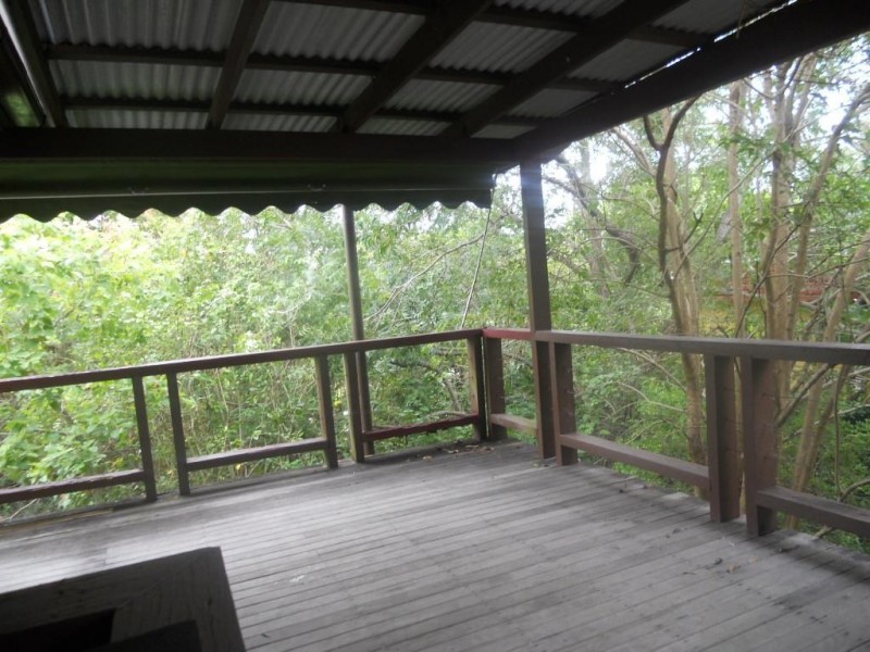 6 CHAPEL HILL RD, Chapel Hill QLD 4069