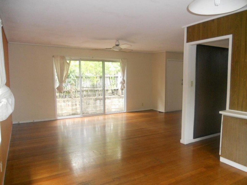 6 CHAPEL HILL RD, Chapel Hill QLD 4069