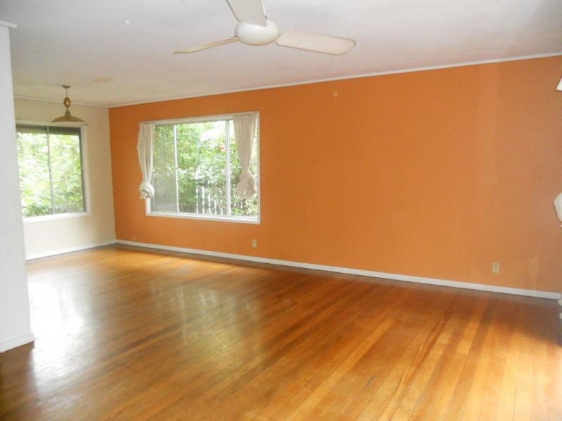 6 CHAPEL HILL RD, Chapel Hill QLD 4069