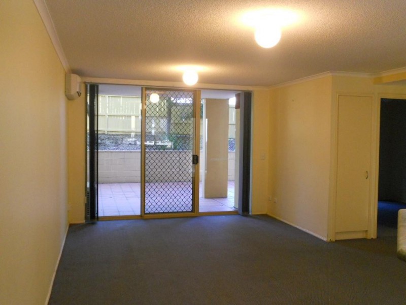 6/15 CLARENCE RD, Indooroopilly QLD 4068