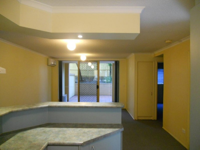 6/15 CLARENCE RD, Indooroopilly QLD 4068