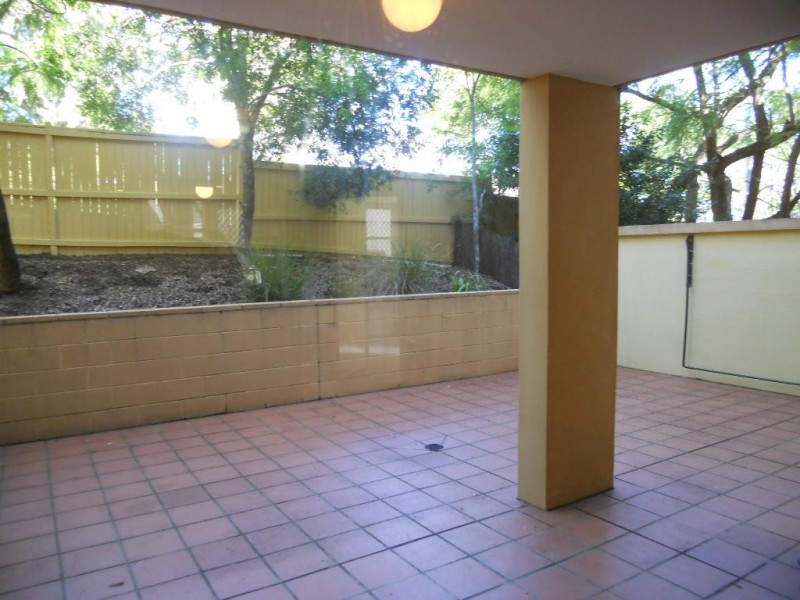 6/15 CLARENCE RD, Indooroopilly QLD 4068