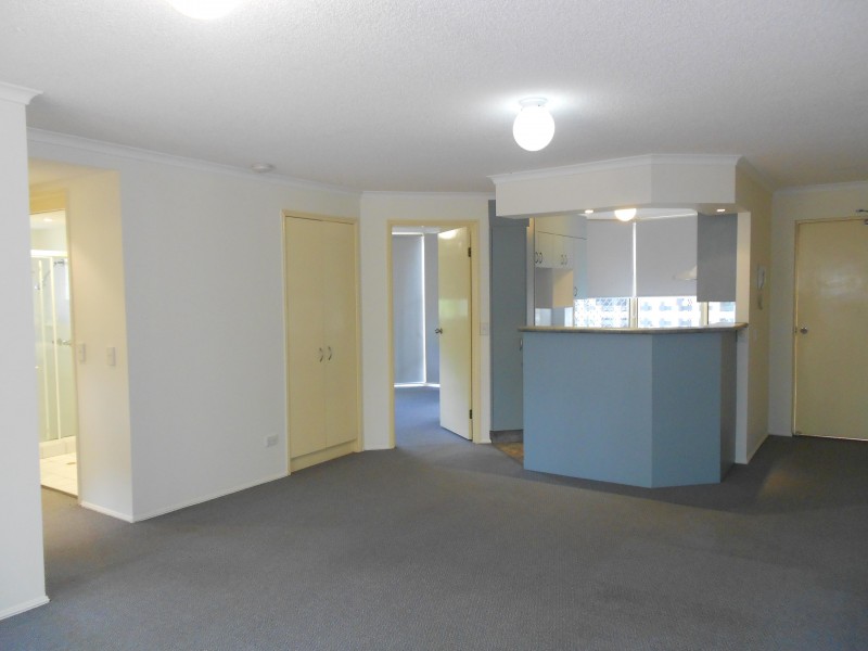 8/15 CLARENCE RD, Indooroopilly QLD 4068