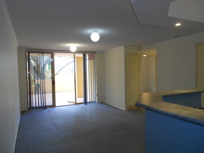 8/15 CLARENCE RD, Indooroopilly QLD 4068