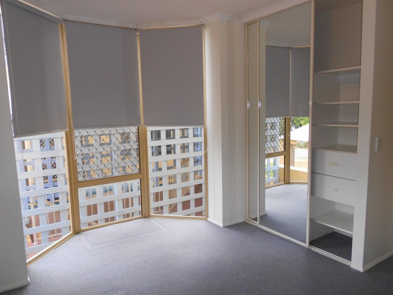 8/15 CLARENCE RD, Indooroopilly QLD 4068