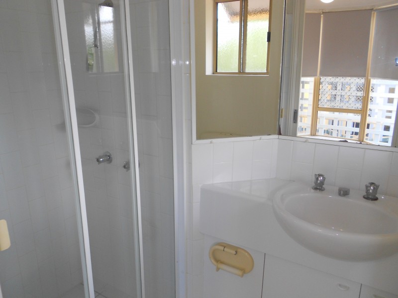 8/15 CLARENCE RD, Indooroopilly QLD 4068