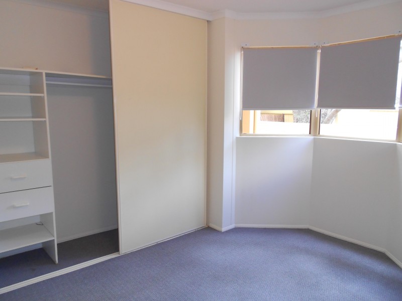 8/15 CLARENCE RD, Indooroopilly QLD 4068