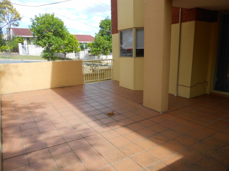 8/15 CLARENCE RD, Indooroopilly QLD 4068